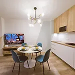 Old Town Serenity Breeze Prime Location *